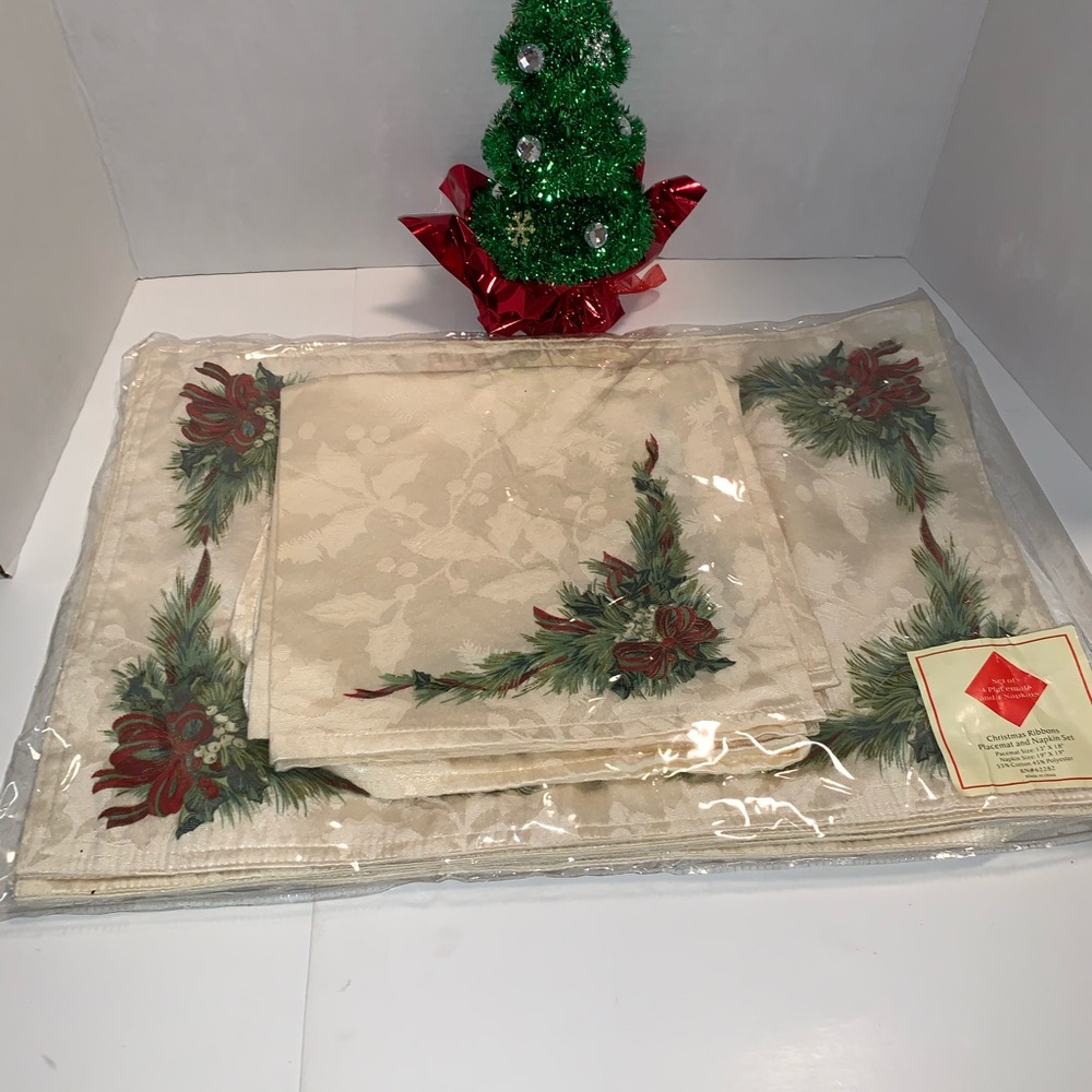 Christmas Set placements and Napkins